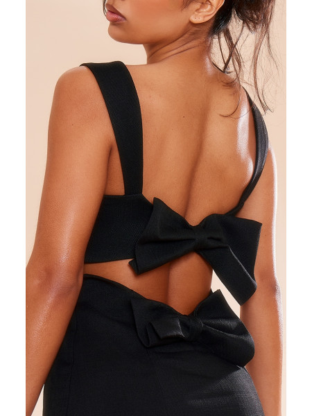 Чорний сорт вирізав плаття з перемикання лука