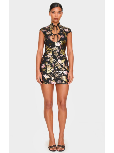 Чорна облягаюча сукня з коміром із сітчастою стрічкою з квітковим принтом