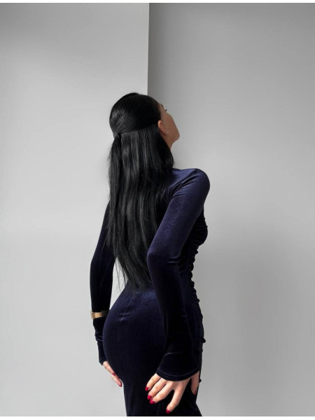 Оксамитова силуетна сукня 