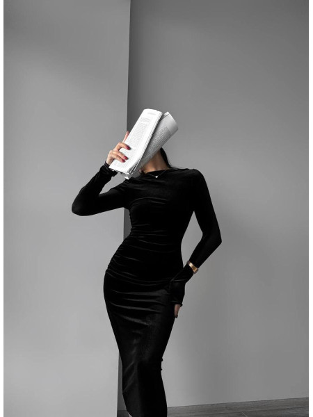 Оксамитова силуетна сукня 