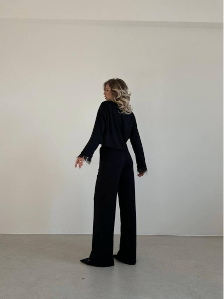 Стильний костюм з пір’ям 