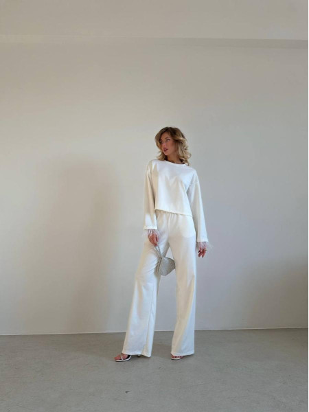 Стильний костюм з пір’ям 