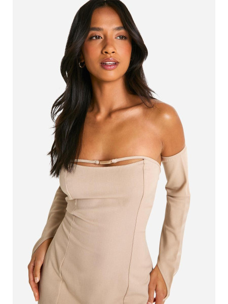 Маленька міні-сукня з поясом