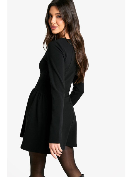 Міні-сукня з квадратним вирізом і довгими рукавами