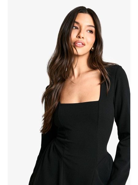 Міні-сукня з квадратним вирізом і довгими рукавами