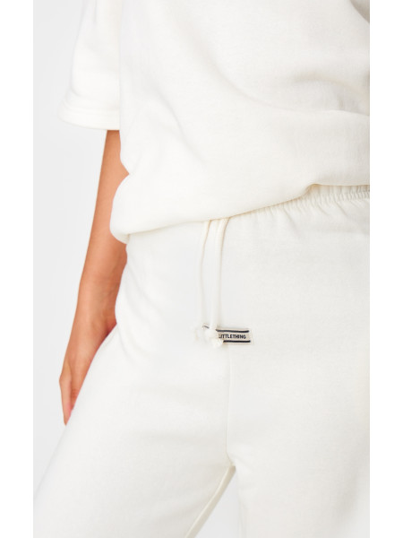 Бігові штани PRETTYLITTLETHING кремового кольору з широкими штанинами середньої посадки