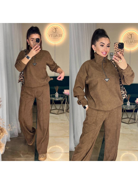 Вельветовий брючний костюм 