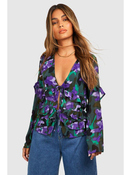 Блузка з квітковими воланами