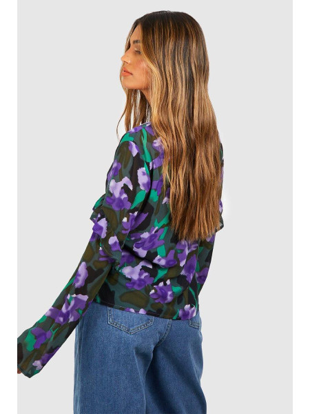 Блузка з квітковими воланами