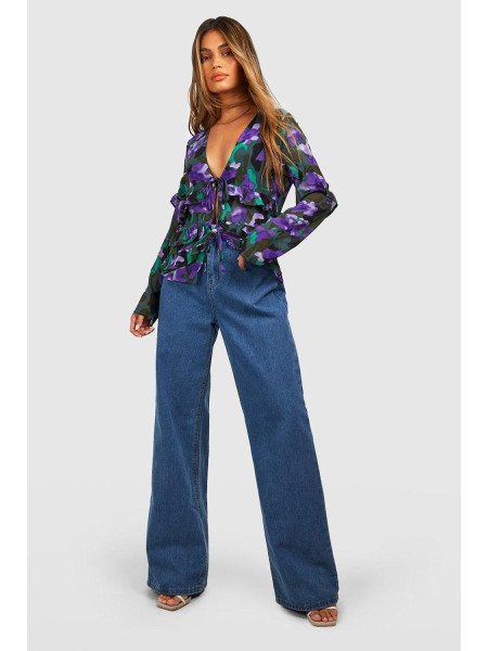 Блузка з квітковими воланами