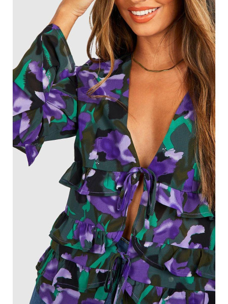 Блузка з квітковими воланами