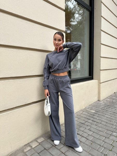 Теплий м’який костюм з бійкою 