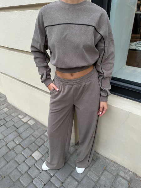 Теплий м’який костюм з бійкою 