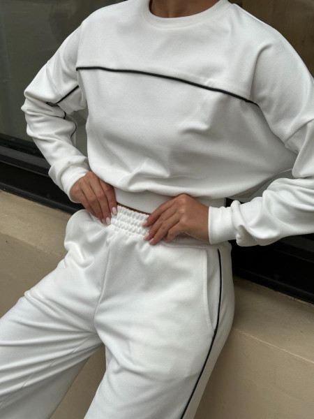 Теплий м’який костюм з бійкою 