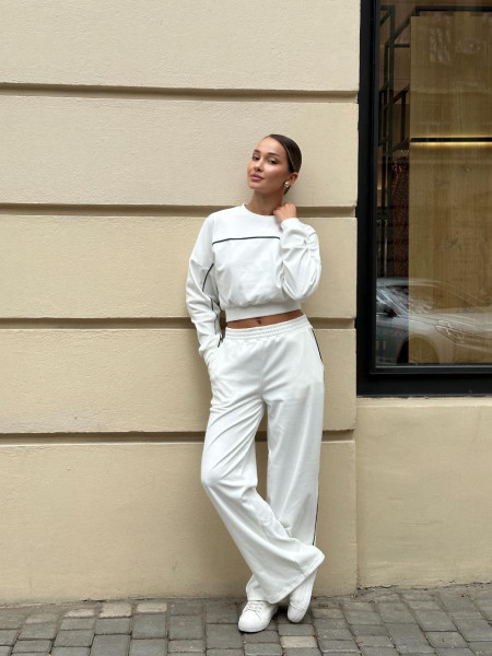 Теплий м’який костюм з бійкою 