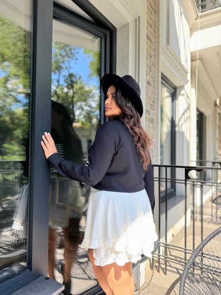 Сорочка з чорними горизонтальними смугами 