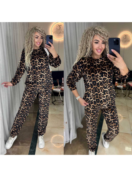 Костюм в леопардовому принті 