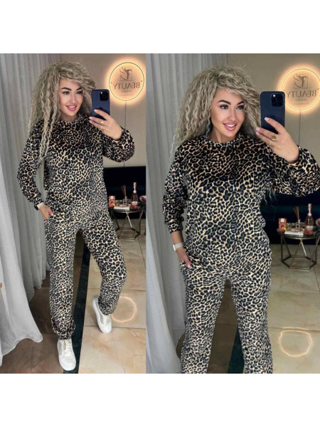 Костюм в леопардовому принті 