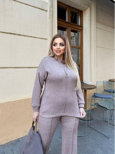 Ангоровий брючний костюм з кулоном 