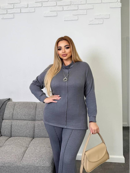 Ангоровий брючний костюм з кулоном 