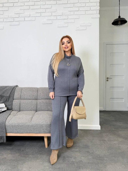 Ангоровий брючний костюм з кулоном 