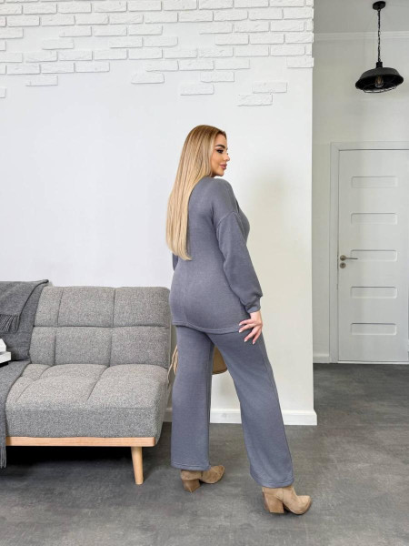 Ангоровий брючний костюм з кулоном 