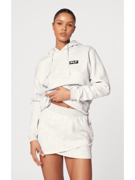 Толстовка великого розміру PRETTYLITTLETHING з попелясто-сірим значком і логотипом