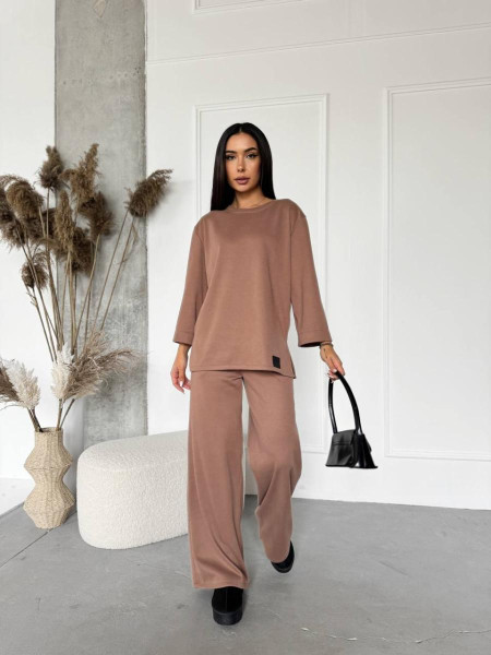 Брючний костюм прямі штани кофта з розрізами 