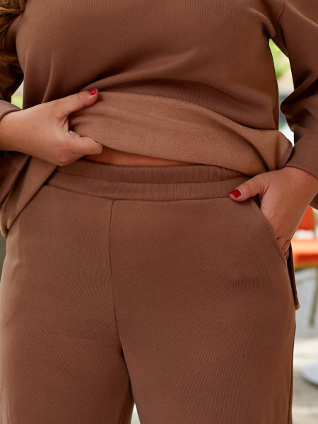 Брючний костюм прямі штани кофта з розрізами 