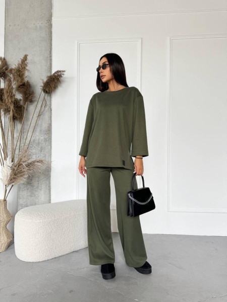 Брючний костюм прямі штани кофта з розрізами 