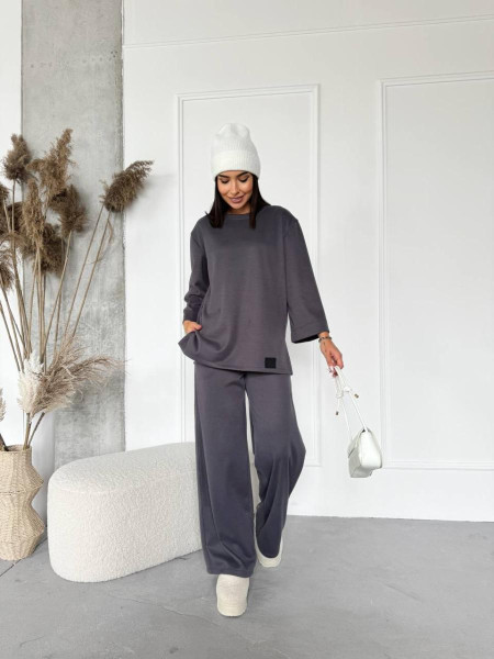 Брючний костюм прямі штани кофта з розрізами 