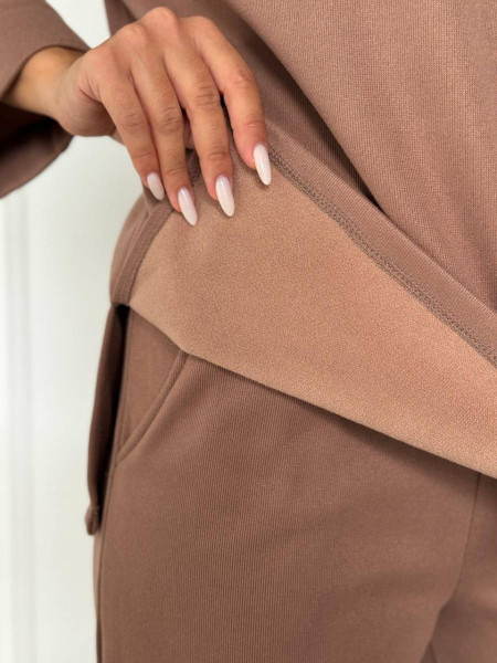 Брючний костюм прямі штани кофта з розрізами 