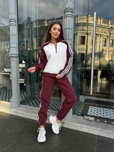 Спортивний якісний костюм стійка 