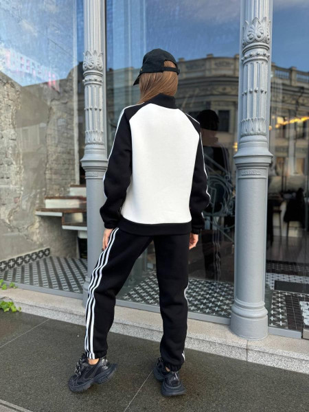 Спортивний якісний костюм стійка 