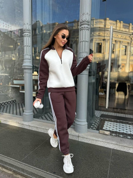 Спортивний якісний костюм стійка 