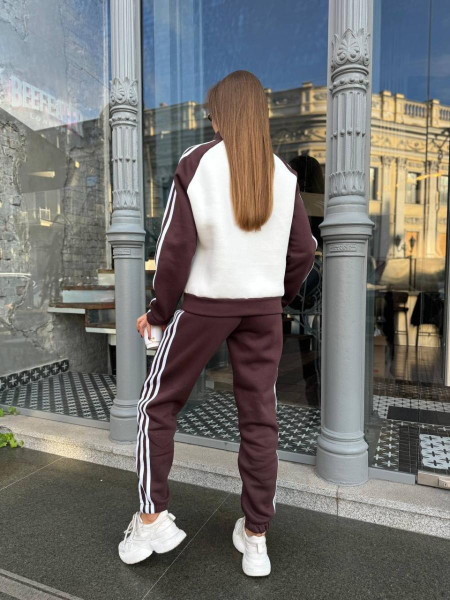 Спортивний якісний костюм стійка 