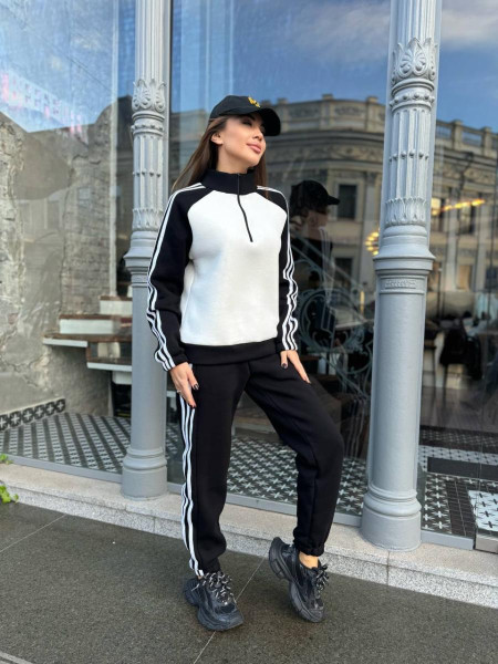 Спортивний якісний костюм стійка 