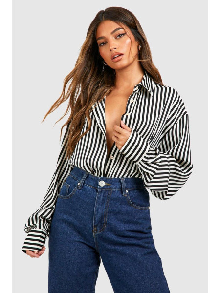 Чорна атласна сорочка в тонку смужку