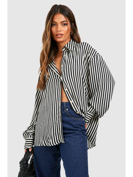 Чорна атласна сорочка в тонку смужку