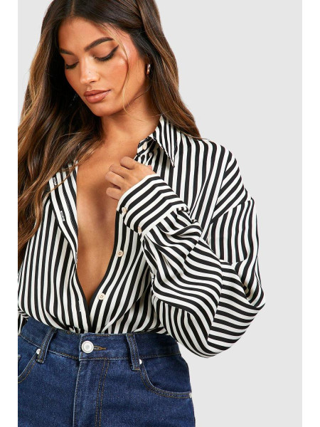 Чорна атласна сорочка в тонку смужку