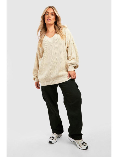 Плюс трикотажний джемпер з V-подібним вирізом