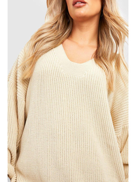 Плюс трикотажний джемпер з V-подібним вирізом