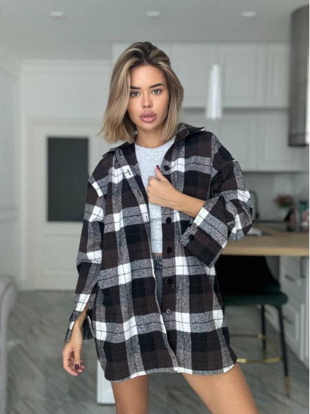 Жіноча трендова сорочка у клітку 