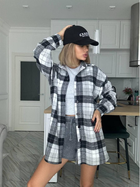 Жіноча трендова сорочка у клітку 