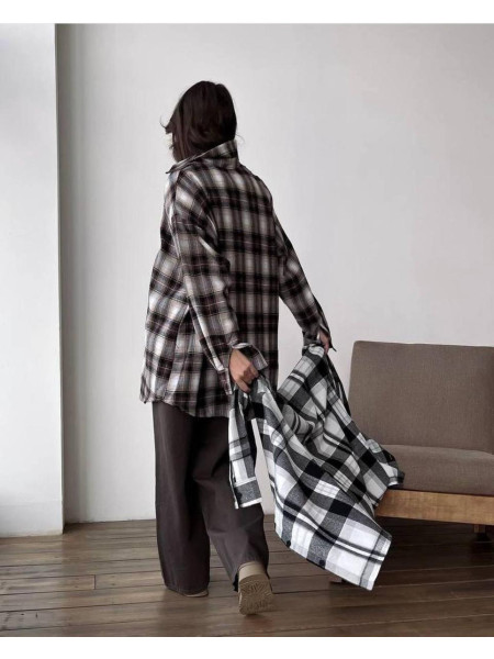 Жіноча трендова сорочка у клітку 