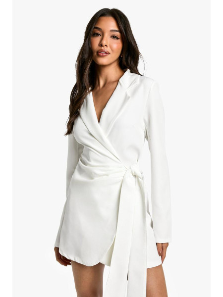 Оберніть драпірування фронтового плаття з блейзера