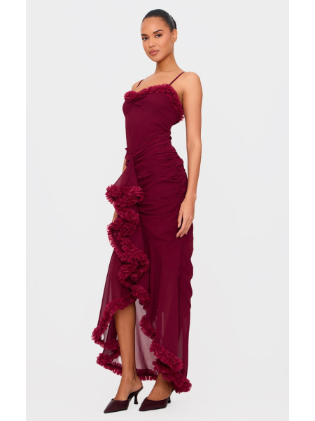 Бордова максі-сукня на ремінцях із рюшами та драпіруванням