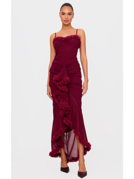 Бордова максі-сукня на ремінцях із рюшами та драпіруванням