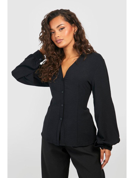 Чорна приталена блуза з об'ємними рукавами