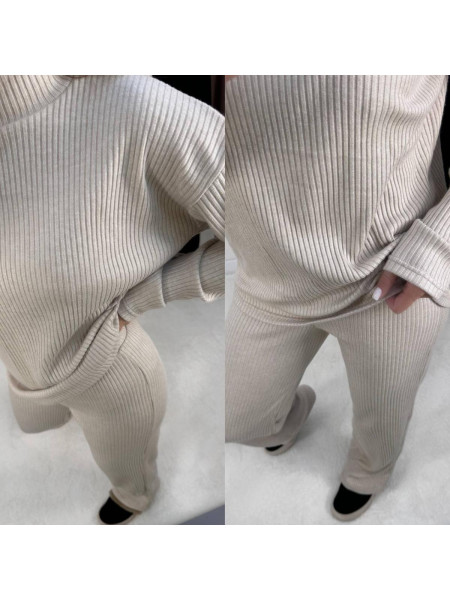 Трикотажний костюм в рубчик 